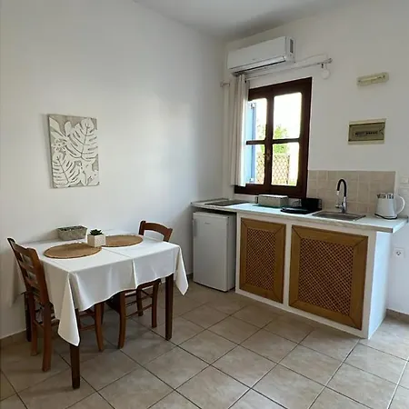 Taxiarchis Aparthotel 2*